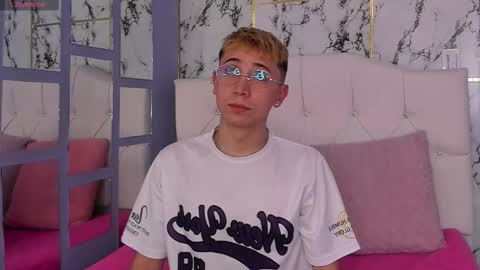 Christopher  Chris online show from 11-29-25, 01:25