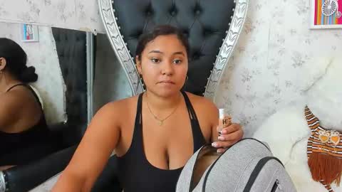 Snapshot of naughty_ariel chatting on 12-22-25, 06:49 Zoe online show from 12-22-25, 06:49