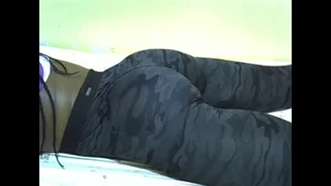 Snapshot of naughty_baddie5 chatting on 02-23-25, 07:22 candy online show from 02-23-25, 07:22