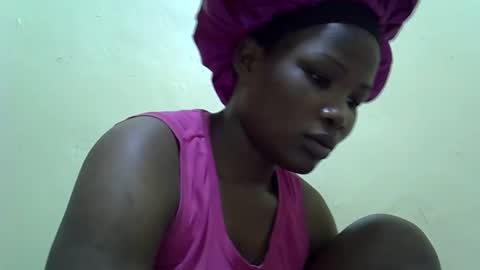 Snapshot of naughty_baddie5 chatting on 10-04-25, 09:18 candy online show from 10-04-25, 09:18
