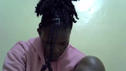 Snapshot of naughty_baddie5 chatting on 10-09-25, 12:19 candy online show from 10-09-25, 12:19