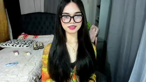 Snapshot of naughty_emmats chatting on 05-10-26, 07:19 emma online show from 05-10-26, 07:19