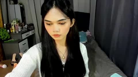 Snapshot of naughty_emmats chatting on 06-08-26, 01:33 emma online show from 06-08-26, 01:33