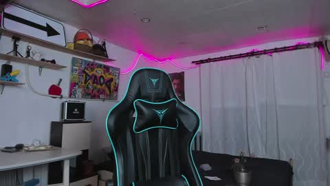 Snapshot of naughty_nik43 chatting on 01-09-25, 05:22 Nik online show from 01-09-25, 05:22