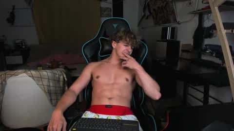 Snapshot of naughty_nik43 chatting on 09-22-25, 07:16 Nik online show from 09-22-25, 07:16