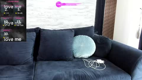 Snapshot of naughty_princesse chatting on 04-21-26, 06:31 Elena online show from 04-21-26, 06:31
