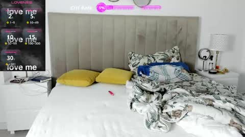 Snapshot of naughty_princesse chatting on 05-03-26, 06:36 Elena online show from 05-03-26, 06:36