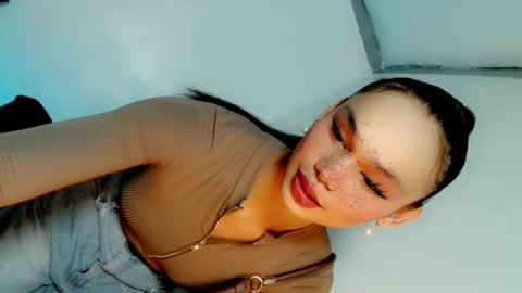 Snapshot of naughtybella_ chatting on 01-08-25, 08:16 bella online show from 01-08-25, 08:16