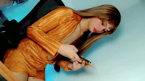 Snapshot of naughtybella_ chatting on 01-16-25, 04:49 bella online show from 01-16-25, 04:49