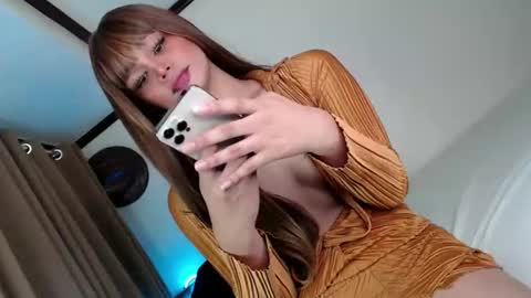 Snapshot of naughtybella_ chatting on 02-11-26, 03:50 bella online show from 02-11-26, 03:50