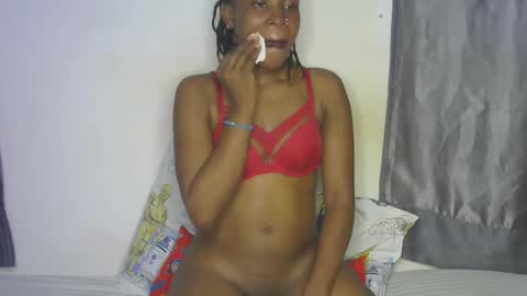 Snapshot of naughtyie chatting on 12-15-25, 02:32 naughtyie online show from 12-15-25, 02:32