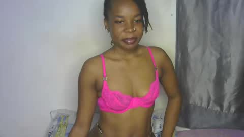 Snapshot of naughtyie chatting on 12-19-25, 03:24 naughtyie online show from 12-19-25, 03:24