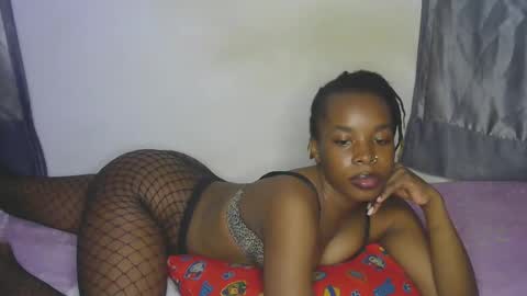Snapshot of naughtyie chatting on 12-20-25, 03:46 naughtyie online show from 12-20-25, 03:46