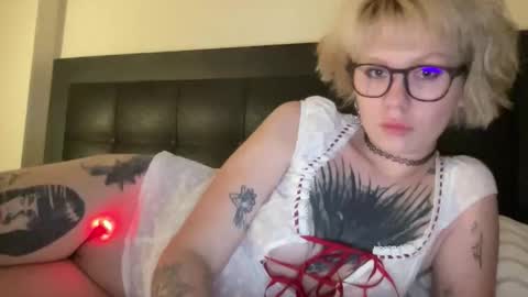 NaughtyLayla666 online show from 05-14-26, 08:59