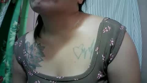 naughtymom_33 online show from 04-28-26, 04:06