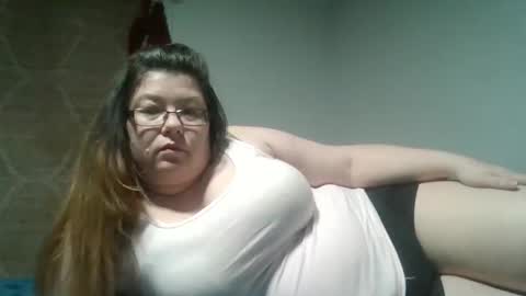 Snapshot of naughtynatalie1988x chatting on 05-13-26, 01:47 Natalie online show from 05-13-26, 01:47