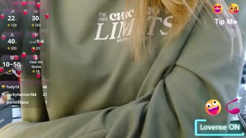 Snapshot of naughtyplayass chatting on 01-17-25, 09:28 naughtyplayass online show from 01-17-25, 09:28