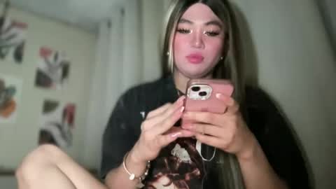Snapshot of naughtyrosecum chatting on 12-16-24, 05:49 Rose Wilson online show from 12-16-24, 05:49