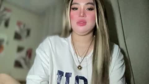 Snapshot of naughtyrosecum chatting on 02-11-25, 05:07 Rose Wilson online show from 02-11-25, 05:07