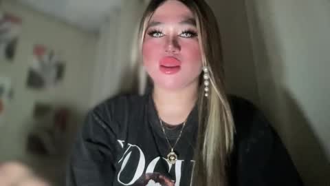 Snapshot of naughtyrosecum chatting on 03-08-25, 03:35 Rose Wilson online show from 03-08-25, 03:35