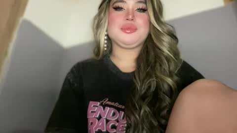 Snapshot of naughtyrosecum chatting on 09-21-25, 11:01 Rose Wilson online show from 09-21-25, 11:01