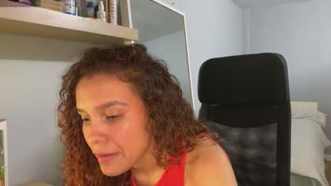 Snapshot of naugthtycurls chatting on 12-18-25, 06:47 Arantxa online show from 12-18-25, 06:47