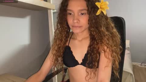 Snapshot of naugthtycurls chatting on 01-19-26, 04:33 Arantxa online show from 01-19-26, 04:33