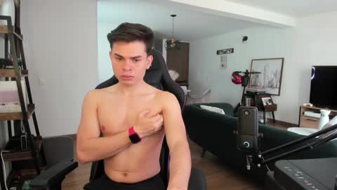 Alejoo twink online show from 03-13-26, 08:15