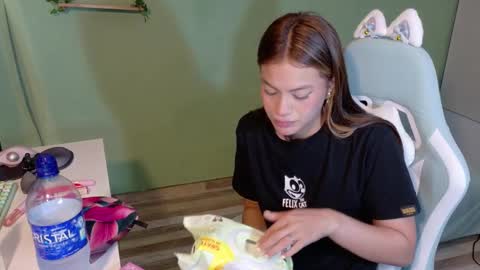 Snapshot of naugthy_muse chatting on 01-11-26, 01:43 sabrina online show from 01-11-26, 01:43