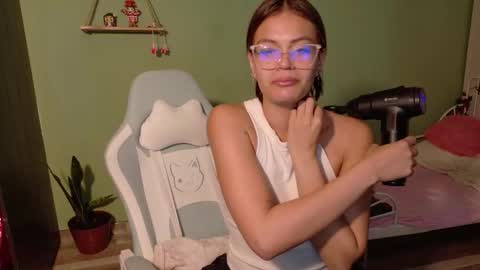 Snapshot of naugthy_muse chatting on 02-25-26, 12:20 sabrina online show from 02-25-26, 12:20