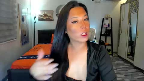 Snapshot of naugtycummer69 chatting on 12-01-25, 05:01 JAY online show from 12-01-25, 05:01