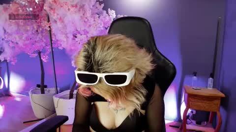 Navier  online show from 11-04-25, 03:22