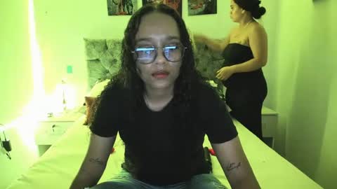 Snapshot of nay_and_aleja chatting on 06-15-26, 01:08 nay_and_aleja online show from 06-15-26, 01:08