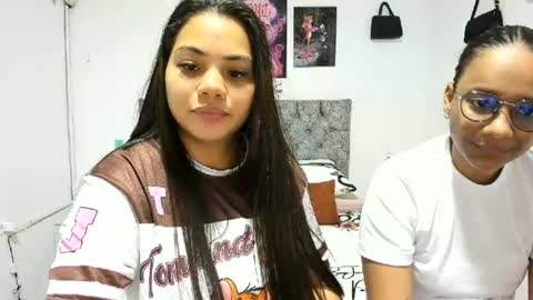 Snapshot of nay_and_aleja chatting on 06-25-26, 07:07 nay_and_aleja online show from 06-25-26, 07:07