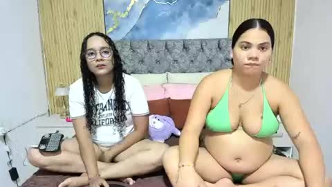 Snapshot of nay_and_aleja chatting on 07-24-26, 02:31 nay_and_aleja online show from 07-24-26, 02:31
