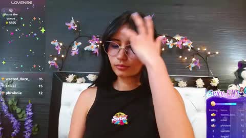 Snapshot of nayecloud chatting on 03-02-25, 06:48 Naye online show from 03-02-25, 06:48