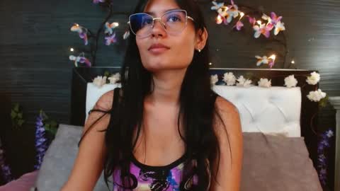 Snapshot of nayecloud chatting on 03-12-25, 07:35 Naye online show from 03-12-25, 07:35