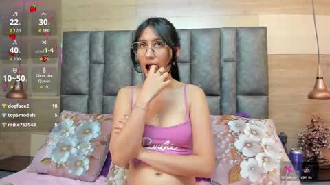 Snapshot of nayecloud chatting on 09-19-25, 03:56 Naye online show from 09-19-25, 03:56