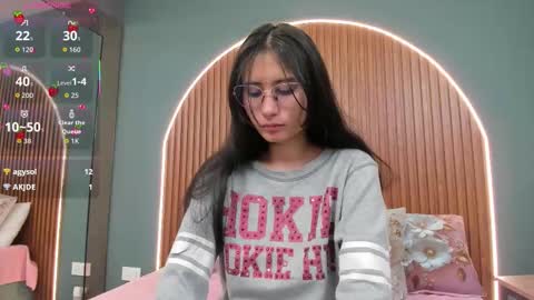 Snapshot of nayecloud chatting on 10-22-25, 03:40 Naye online show from 10-22-25, 03:40