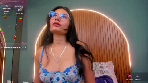 Snapshot of nayecloud chatting on 11-01-25, 03:52 Naye online show from 11-01-25, 03:52