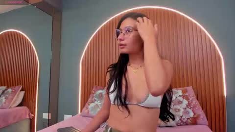 Snapshot of nayecloud chatting on 11-21-25, 04:33 Naye online show from 11-21-25, 04:33