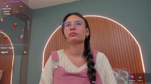 Snapshot of nayecloud chatting on 11-30-25, 03:43 Naye online show from 11-30-25, 03:43