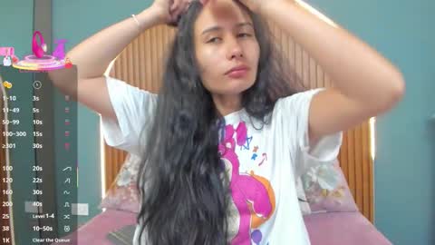 Snapshot of nayecloud chatting on 12-19-25, 03:46 Naye online show from 12-19-25, 03:46