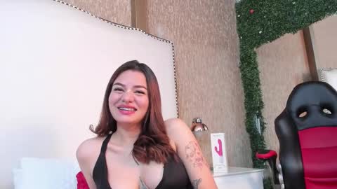 Mia  online show from 10-09-25, 11:30