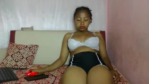 nayrah12 online show from 12-02-25, 09:10