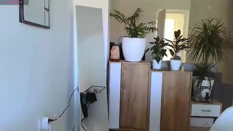 Neferutt online show from 02-26-26, 02:16