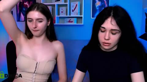 Snapshot of nekky_mouse chatting on 09-14-25, 02:16 Meow online show from 09-14-25, 02:16