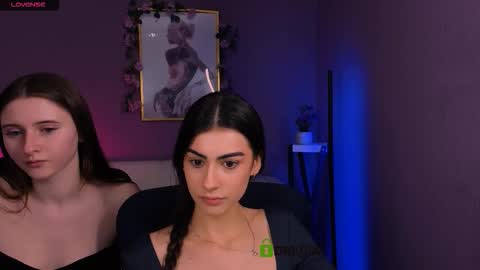 Snapshot of nekky_mouse chatting on 12-15-25, 10:19 Meow online show from 12-15-25, 10:19