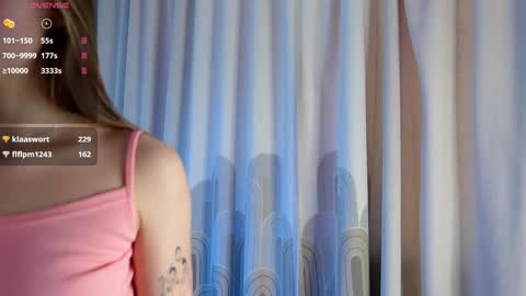 Snapshot of neldaaskins chatting on 12-25-24, 04:12 Lana online show from 12-25-24, 04:12