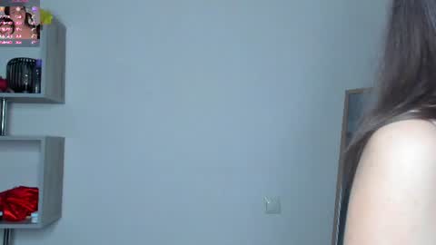 Vicky and Beatrice online show from 06-13-26, 07:01